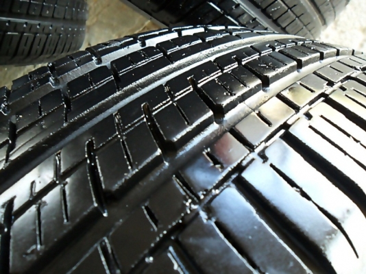 ยาง17 บริดสโตน 225-65-R17ลงพื้นปลายปี13 (4เส้น 2,600)