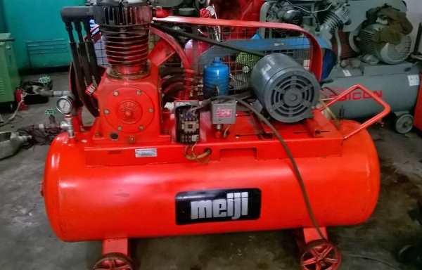 **ขายถูกๆปั้มลมมือสองจากญี่ปุ่น** Meiji 5แรง ถัง 218 ลิตร..ทดสอบเรียบร้อยทุกระบบใช้งานได้ดีครับ