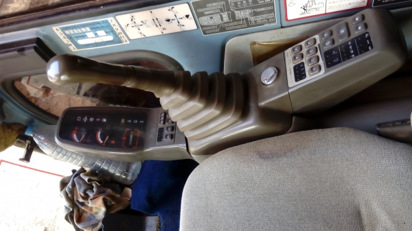 ขาย hitachi ex 120-3 เก่านอก2ปีรถสวยครับ ขาย hitachi ex 120-3 เก่านอก2ปีรถสวยครับ