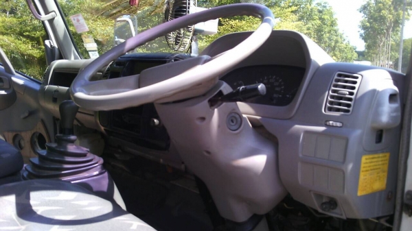 รถฮีโน่ 6 ล้อ ทูโถ้ , ( ติดเครน  3 ตัน. ) - 121 แรงม้า. ปี 48.  ( รถวิ่ง 12x,xxx กม. )     สนใจติดต่อ  081 - 6079515