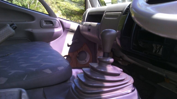 รถฮีโน่ 6 ล้อ ทูโถ้ , ( ติดเครน  3 ตัน. ) - 121 แรงม้า. ปี 48.  ( รถวิ่ง 12x,xxx กม. )     สนใจติดต่อ  081 - 6079515