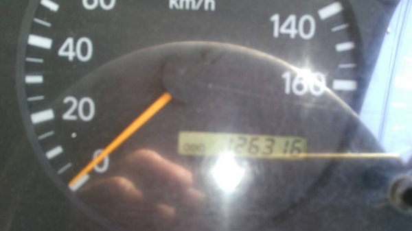 รถฮีโน่ 6 ล้อ ทูโถ้ , ( ติดเครน  3 ตัน. ) - 121 แรงม้า. ปี 48.  ( รถวิ่ง 12x,xxx กม. )     สนใจติดต่อ  081 - 6079515