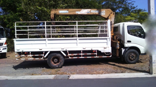 รถฮีโน่ 6 ล้อ ทูโถ้ , ( ติดเครน  3 ตัน. ) - 121 แรงม้า. ปี 48.  ( รถวิ่ง 12x,xxx กม. )     สนใจติดต่อ  081 - 6079515