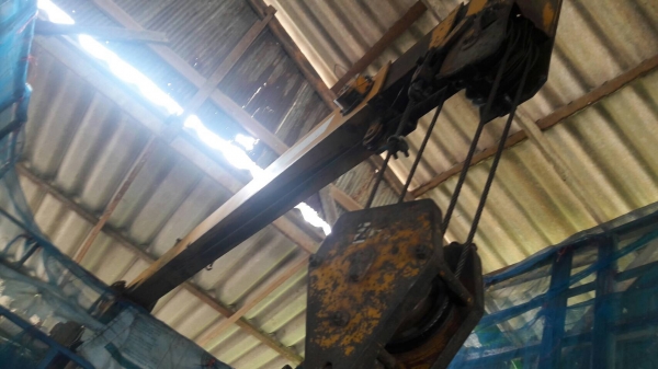 รถอีซูซุ 6 ล้อ NPR ติดเครน 3 ตัน. 115 แรงม้า.    สนใจติดต่อ  081 - 6079515