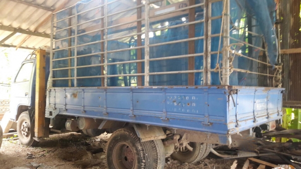 รถอีซูซุ 6 ล้อ NPR ติดเครน 3 ตัน. 115 แรงม้า.    สนใจติดต่อ  081 - 6079515