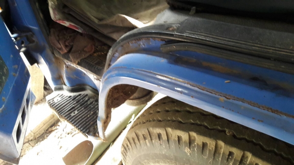 รถอีซูซุ 6 ล้อ NPR ติดเครน 3 ตัน. 115 แรงม้า.    สนใจติดต่อ  081 - 6079515