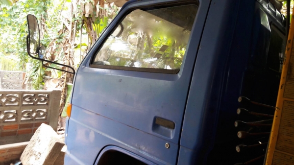 รถอีซูซุ 6 ล้อ NPR ติดเครน 3 ตัน. 115 แรงม้า.    สนใจติดต่อ  081 - 6079515