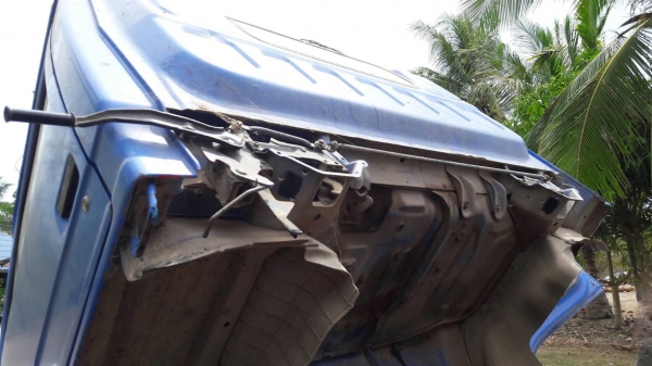 รถอีซูซุ 6 ล้อ NPR ติดเครน 3 ตัน. 115 แรงม้า.    สนใจติดต่อ  081 - 6079515