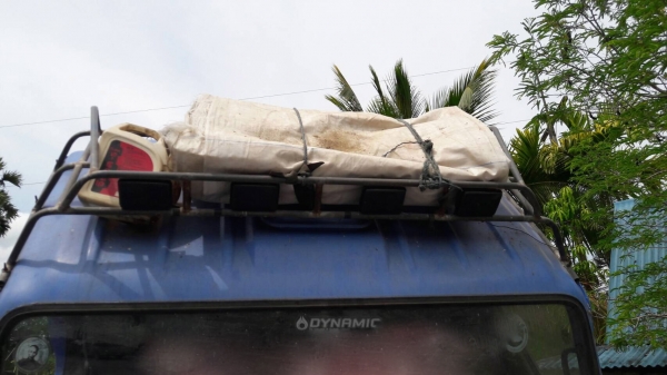 รถอีซูซุ 6 ล้อ NPR ติดเครน 3 ตัน. 115 แรงม้า.    สนใจติดต่อ  081 - 6079515