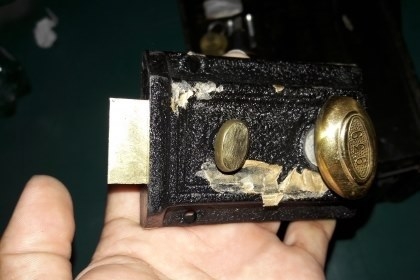 ขายกลอนตึกตราสามห่วงใหม่เก่าเก็บTRI-CIRCLE CYLINDER NIGHT LATCH ART.NO.939