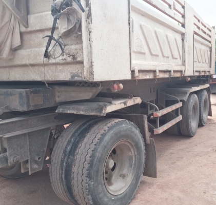 ISUZU DECA FXZ 320 HP MAXLOAD ปี 49 รถพ่วงแม่ + ลูก แม่สิบล้อ 2 เพลา กระบะดั๊มพ์เหล็ก 12 ตันของสามมิตรลอนเฉียงพร้อมบรรทุกได้เลย ลูก 3 คานดั๊มพ์สามมิตรลอนเฉียง เครื่องยนต์แรงดีเดิมๆไม่มีเยิ้ม ภายในห้องเก๋งสะอาดสวยคอนโซลอยู่ครบพร้อม แอร์เย็น พวงมาลัยเพาเวอร