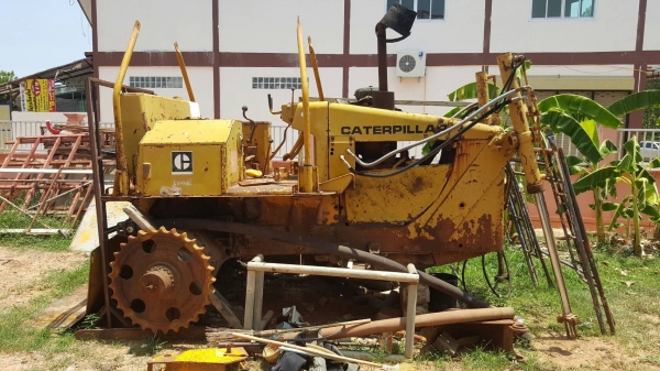 ขายตามสภาพ แทรคเตอร์ CAT D4E ไม่มีเฟรม ไม่มีโซ่ ไม่มีใบแทรค เครื่องสตาร์ทติด ราคาต่อรองได้