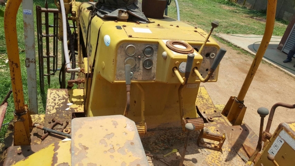 ขายตามสภาพ แทรคเตอร์ CAT D4E ไม่มีเฟรม ไม่มีโซ่ ไม่มีใบแทรค เครื่องสตาร์ทติด ราคาต่อรองได้ ขายตามสภาพ แทรคเตอร์ CAT D4E ไม่มีเฟรม ไม่มีโซ่ ไม่มีใบแทรค เครื่องสตาร์ทติด ราคาต่อรองได้