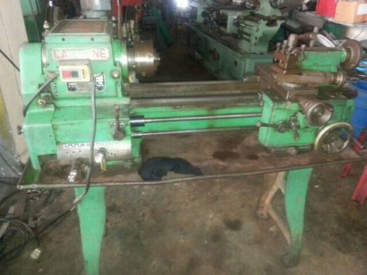 ขายเครื่องกลึงเล็ก4ฟุตไฟ2สายพร้อมใช้เหมาะงานมอเตอร์ไซร์