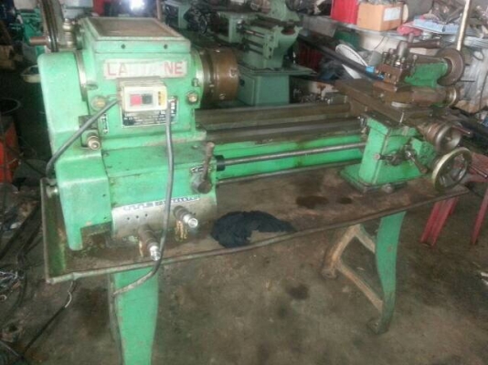 ขายเครื่องกลึงเล็ก4ฟุตไฟ2สายพร้อมใช้เหมาะงานมอเตอร์ไซร์