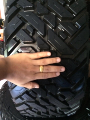 ขายยาง 33x12.50-20 MT ปี14