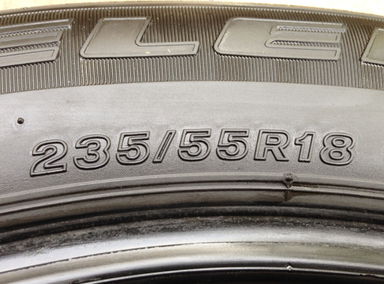 ยาง Bridgestone 235 55 18 ปลายปี14 ดอกเยอะ ใช้ยาว ราคาไม่แพง