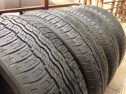 ยาง Bridgestone 235 55 18 ปลายปี14 ดอกเยอะ ใช้ยาว ราคาไม่แพง