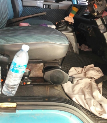 หกล้อ อีซูชุ ร็อค165 ช่วงยาว 6.20ม แอร์ พ.เวอร์ สภาพดีมากๆสวยบางเดิมวิ่งประจำ เล่มทะเบียนพร้อมโอน หกล้อ อีซูชุ ร็อค165 ช่วงยาว 6.20ม แอร์ พ.เวอร์ สภาพดีมากๆสวยบางเดิมวิ่งประจำ เล่มทะเบียนพร้อมโอน