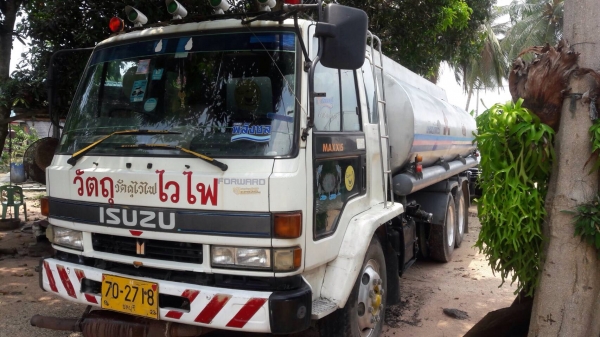 ขายรถบรรทุกน้ำมัน JCM ขนาดบรรจุ 16,000 ลิตร 1 เพลา เครื่อง 6BG - 175 แรง เบรคจิฟฟี่ โหลดบน แอร์พร้อม ภายในสวย ทะเบียนพร้อม