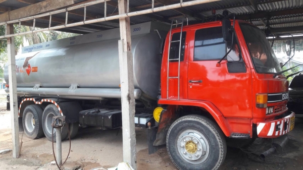 ขายรถสิบล้อบรรทุกน้ำมัน ISUZU FVM12 เครื่องเดิม 175 แรง บรรจุ 16,000 ลิตร โหลดบน แอร์พร้อม ภายในสวย ทะเบียนพร้อม