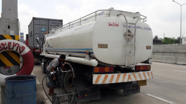 ขายรถบรรทุกน้ำมัน ISUZU JCM เครื่อง 6BG turbo inter บรรจุ 16,000 ลิตร โหลดบน แอร์พร้อม ภายในสวย ทะเบียนพร้อม