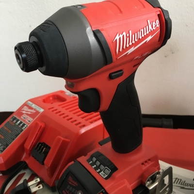 ชุดสว่านไร้แปรงถ่านมือ2 Milwaukee 2897-22 มีสว่านกระแทกและสว่านไขควง รุ่นใหม่ล่าสุด2016 แบ็ต5.0แอมป์