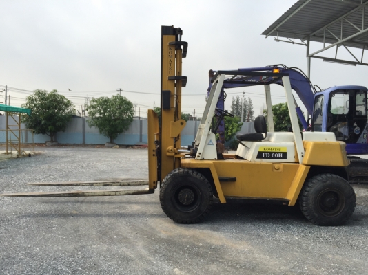รถฟอร์คลิฟต์ KOMATSUรุ่นFD60H-3 ยกได้6ตันเสาสูง4เมตร เกียร์ออโต้ เครื่องอีซูซุ6สูบ6BB งายาว2.40เมตรสไลด์ได้ ยางตัน