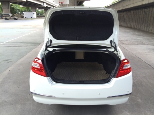 nissan teana 250xv v6 na สีขาว ปี 2010 AT