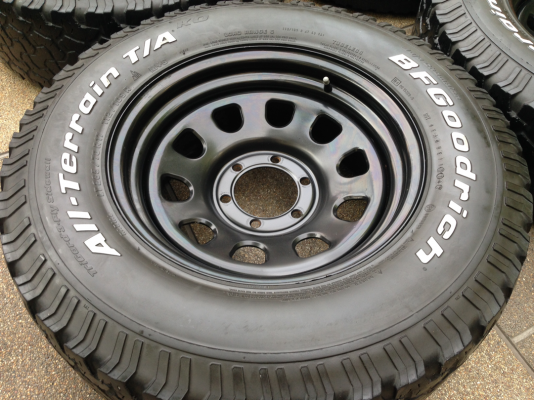 ล้อกระทะ Rock crawler ขอบ17 พร้อมยาง All BF goodrich 265 70 17 สิ้นปี12 ราคาไม่แพง