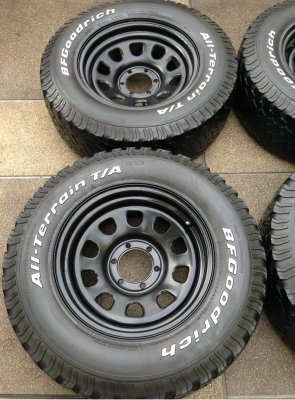 ล้อกระทะ Rock crawler ขอบ17 พร้อมยาง All BF goodrich 265 70 17 สิ้นปี12 ราคาไม่แพง