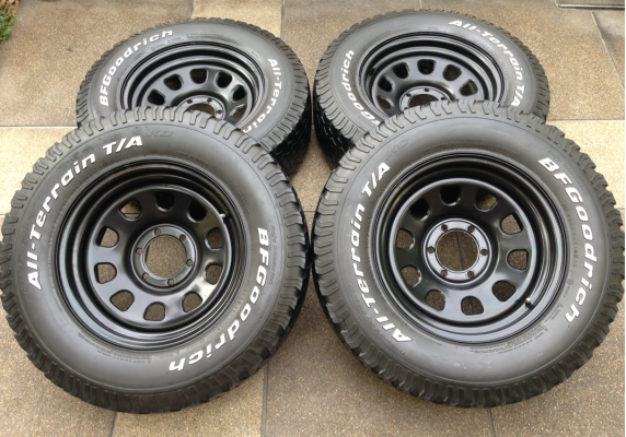 ล้อกระทะ Rock crawler ขอบ17 พร้อมยาง All BF goodrich 265 70 17 สิ้นปี12 ราคาไม่แพง