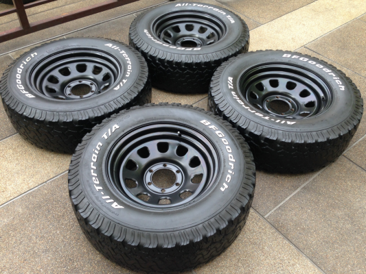 ล้อกระทะ Rock crawler ขอบ17 พร้อมยาง All BF goodrich 265 70 17 สิ้นปี12 ราคาไม่แพง