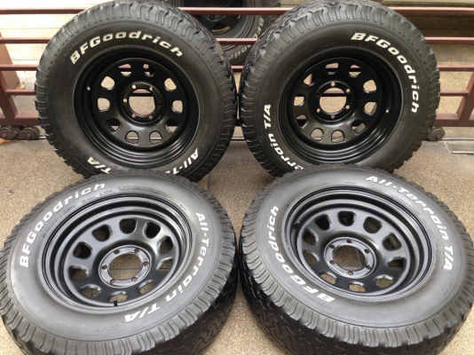 ล้อกระทะ Rock crawler ขอบ17 พร้อมยาง All BF goodrich 265 70 17 สิ้นปี12 ราคาไม่แพง