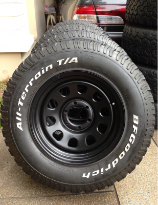 ล้อกระทะ Rock crawler ขอบ17 พร้อมยาง All BF goodrich 265 70 17 สิ้นปี12 ราคาไม่แพง