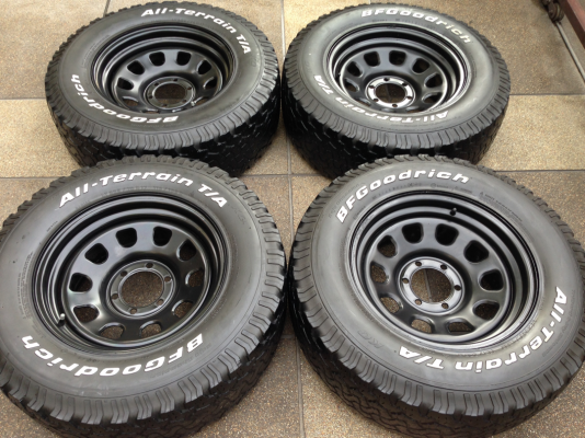 ล้อกระทะ Rock crawler ขอบ17 พร้อมยาง All BF goodrich 265 70 17 สิ้นปี12 ราคาไม่แพง