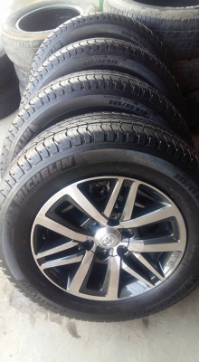 ขายล้อแม็กป้ายแดง new fortuner 18"พร้อมยางปี16 สนใจติดต่อ ตาเล็ก ล้อและยางครับ 081-3747940