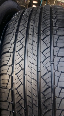 ขายล้อแม็กป้ายแดง new fortuner 18"พร้อมยางปี16 สนใจติดต่อ ตาเล็ก ล้อและยางครับ 081-3747940