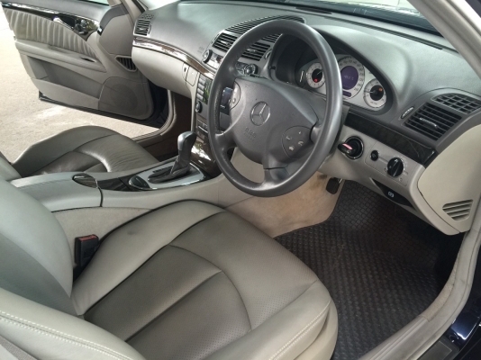 BENZ E240 2.6 W211 สีน้ำเงิน ปี 2003 รถสวยมากเดิมทั้งคันสวยทั้งภายใน ภายนอก ถูกที่สุดในตลาดรถคับ