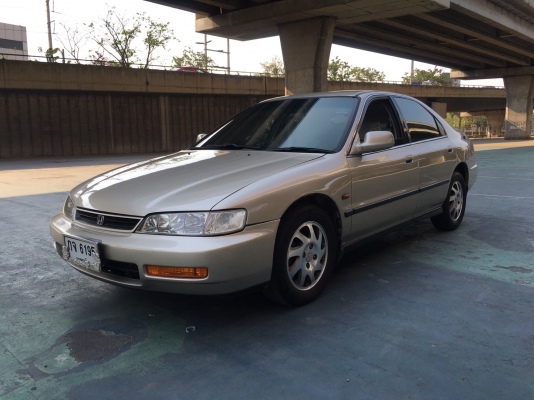 honda accord 2.2 สีน้ำตาล ปี 1996 เกียร์ธรรมดา ขับดี เครื่องเกียร์ช่วงล่างปกติ