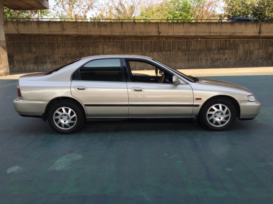 honda accord 2.2 สีน้ำตาล ปี 1996 เกียร์ธรรมดา ขับดี เครื่องเกียร์ช่วงล่างปกติ