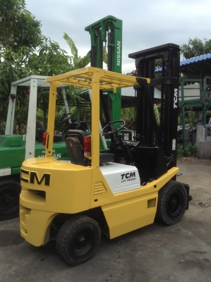 +++ ขายโฟล์คลิฟท์  T.C.M. FD20  ขนาด  2.0  ตัน  เครื่องยนต์ดีเซล  เสา  6  เมตร  เกียร์ธรรมดา  งา 1,070  มม.  ยางตัน