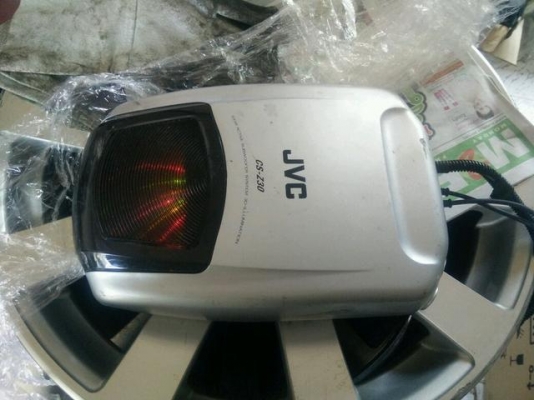 bassbox ตัวบาง JVC วางใต้เบาะ มีไฟกระพริบ