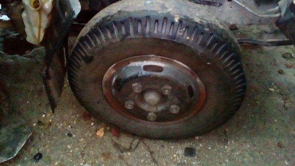 รถอีซูซุ 6 ล้อ ตู้แห้ง NKR 130 แรงม้า.  ปี 49.     สนใจติดต่อ  081 - 6079515