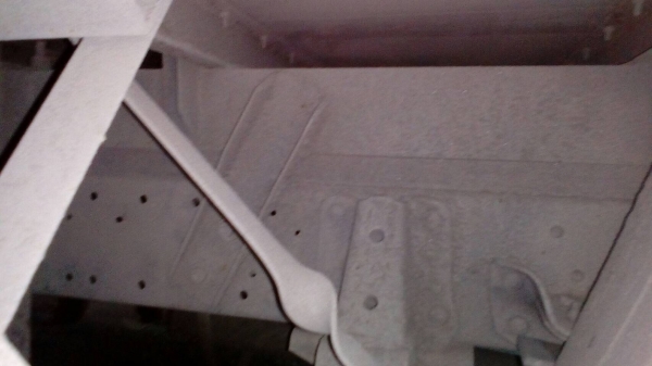 รถอีซูซุ 6 ล้อ ตู้แห้ง NKR 130 แรงม้า.  ปี 49.     สนใจติดต่อ  081 - 6079515