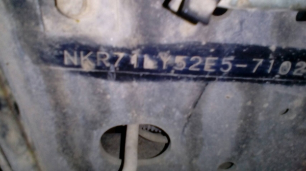 รถอีซูซุ 6 ล้อ ตู้แห้ง NKR 130 แรงม้า.  ปี 49.     สนใจติดต่อ  081 - 6079515