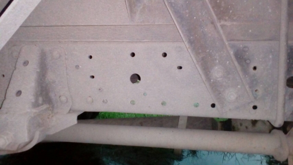 รถอีซูซุ 6 ล้อ ตู้แห้ง NKR 130 แรงม้า.  ปี 49.     สนใจติดต่อ  081 - 6079515