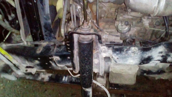 รถอีซูซุ 6 ล้อ ตู้แห้ง NKR 130 แรงม้า.  ปี 49.     สนใจติดต่อ  081 - 6079515