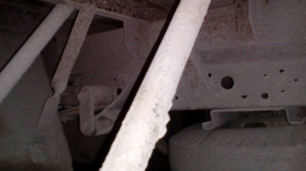 รถอีซูซุ 6 ล้อ ตู้แห้ง NKR 130 แรงม้า.  ปี 49.     สนใจติดต่อ  081 - 6079515