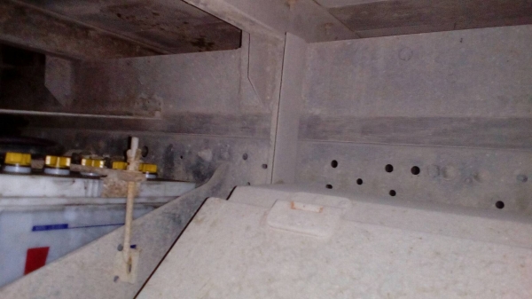 รถอีซูซุ 6 ล้อ ตู้แห้ง NKR 130 แรงม้า.  ปี 49.     สนใจติดต่อ  081 - 6079515